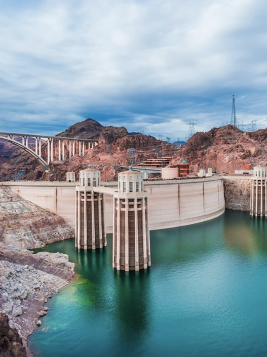 HOOVER DAM : un des plus grands barrages du monde