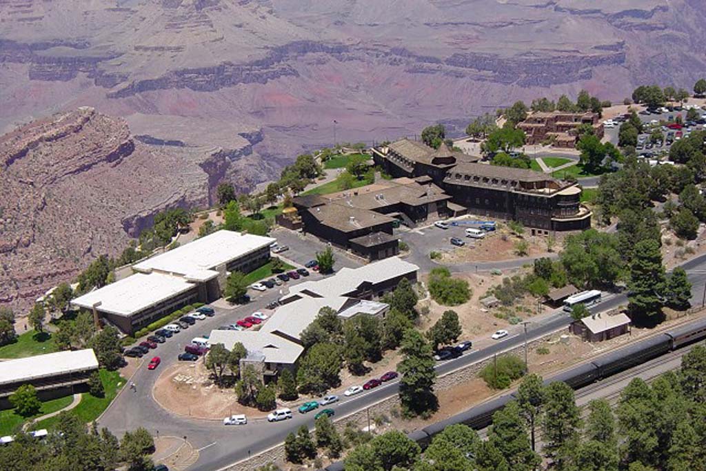 vue aérienne Grand Canyon village - South Rim guide complet - Odyssée Américaine