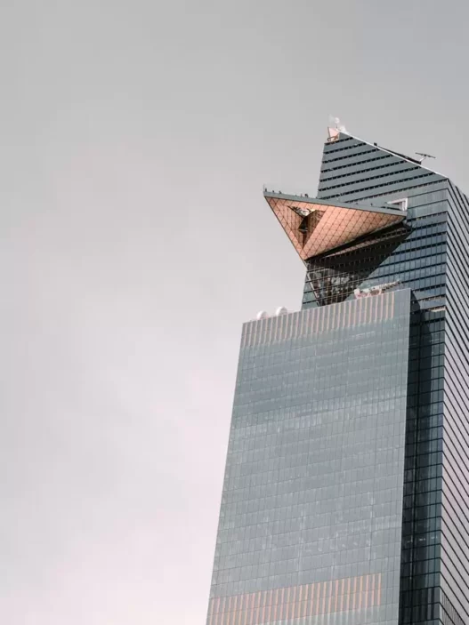 The Edge. L’impressionnante structure se voit de toute la ville.