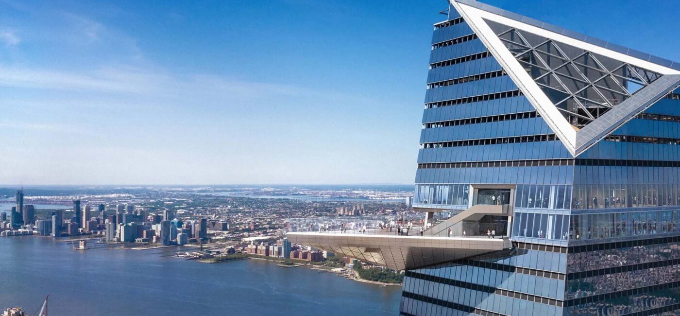 Vue côté de The Edge situé à Hudson Yards, qui est l’un des observatoires les plus spectaculaires de New York