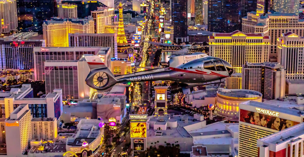 hélicoptère Las Vegas vue de nuit ville illuminée Plongez dans l'effervescence de Las Vegas comme vous ne l'avez jamais vue : depuis le ciel ! Envolez-vous à bord d’un hélicoptère et laissez-vous émerveiller par une vue imprenable sur le Strip illuminé, les fontaines du Bellagio, et bien d'autres trésors emblématiques. Odyssée Américaine