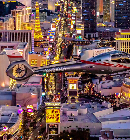 hélicoptère Las Vegas vue de nuit ville illuminée Plongez dans l'effervescence de Las Vegas comme vous ne l'avez jamais vue : depuis le ciel ! Envolez-vous à bord d’un hélicoptère et laissez-vous émerveiller par une vue imprenable sur le Strip illuminé, les fontaines du Bellagio, et bien d'autres trésors emblématiques. Odyssée Américaine