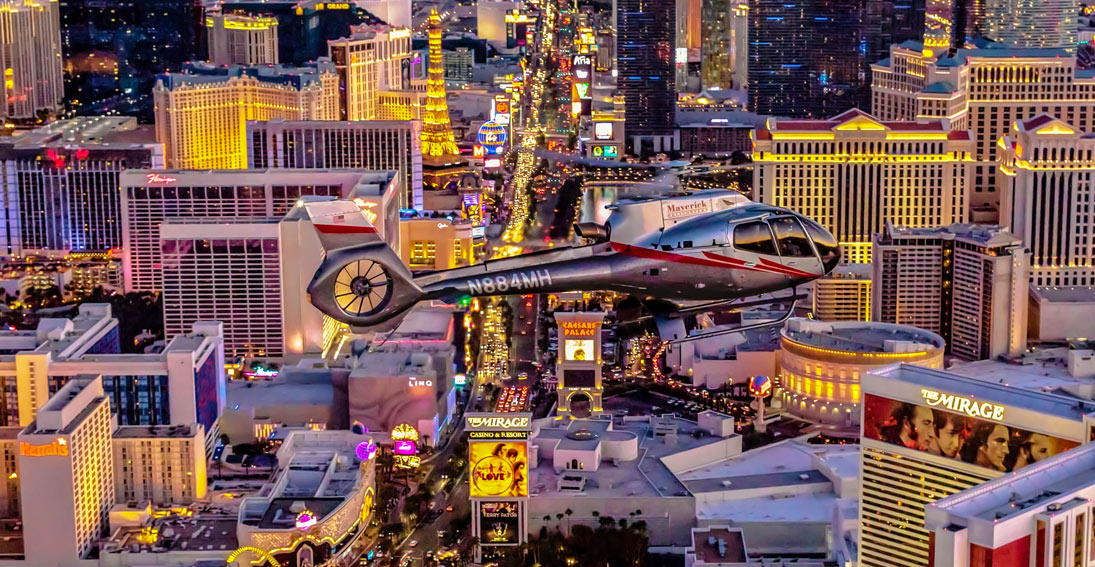 hélicoptère Las Vegas vue de nuit ville illuminée Plongez dans l'effervescence de Las Vegas comme vous ne l'avez jamais vue : depuis le ciel ! Envolez-vous à bord d’un hélicoptère et laissez-vous émerveiller par une vue imprenable sur le Strip illuminé, les fontaines du Bellagio, et bien d'autres trésors emblématiques. Odyssée Américaine