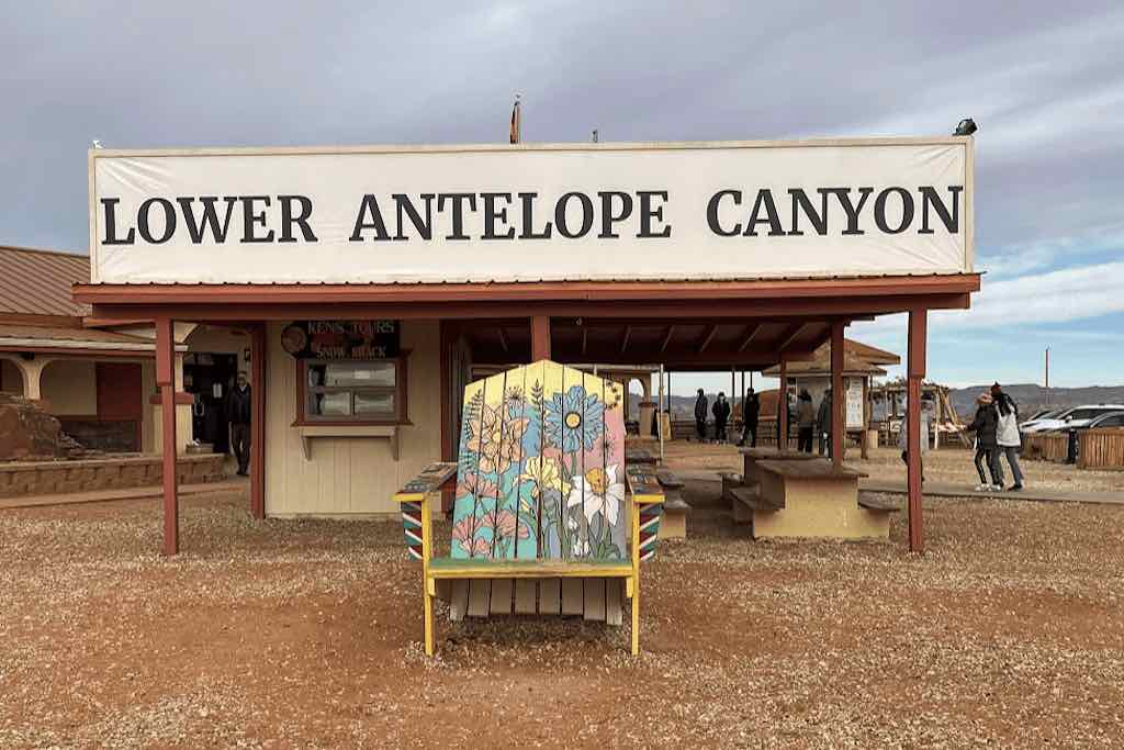 Lower Antelope Canyon : La matinée, à partir de 9h, est idéale pour capturer les parois illuminées par une lumière douce (pour les billets et horaires de reservation voir plus bas). odyssée américaine
