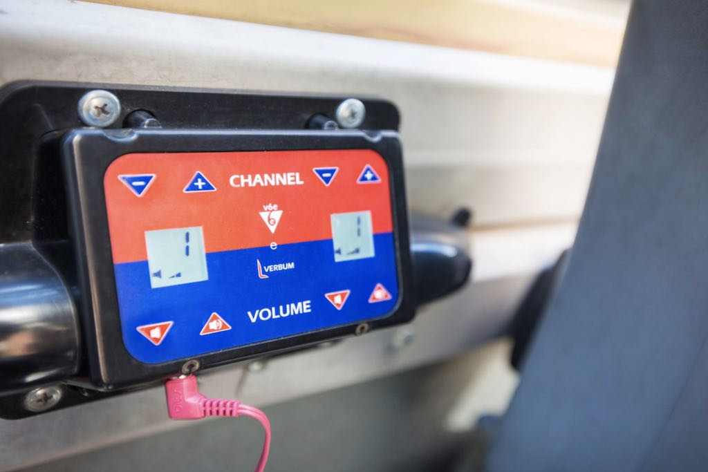 Big Bus Las Vegas audio guide. Audioguide et guide professionnel Les circuits de jour incluent un audioguide disponible en plusieurs langues, et un guide professionnel à bord apporte des anecdotes locales et des informations intéressantes, vous permettant de plonger dans l’histoire et l’ambiance de Las Vegas. Odyssée Américaine