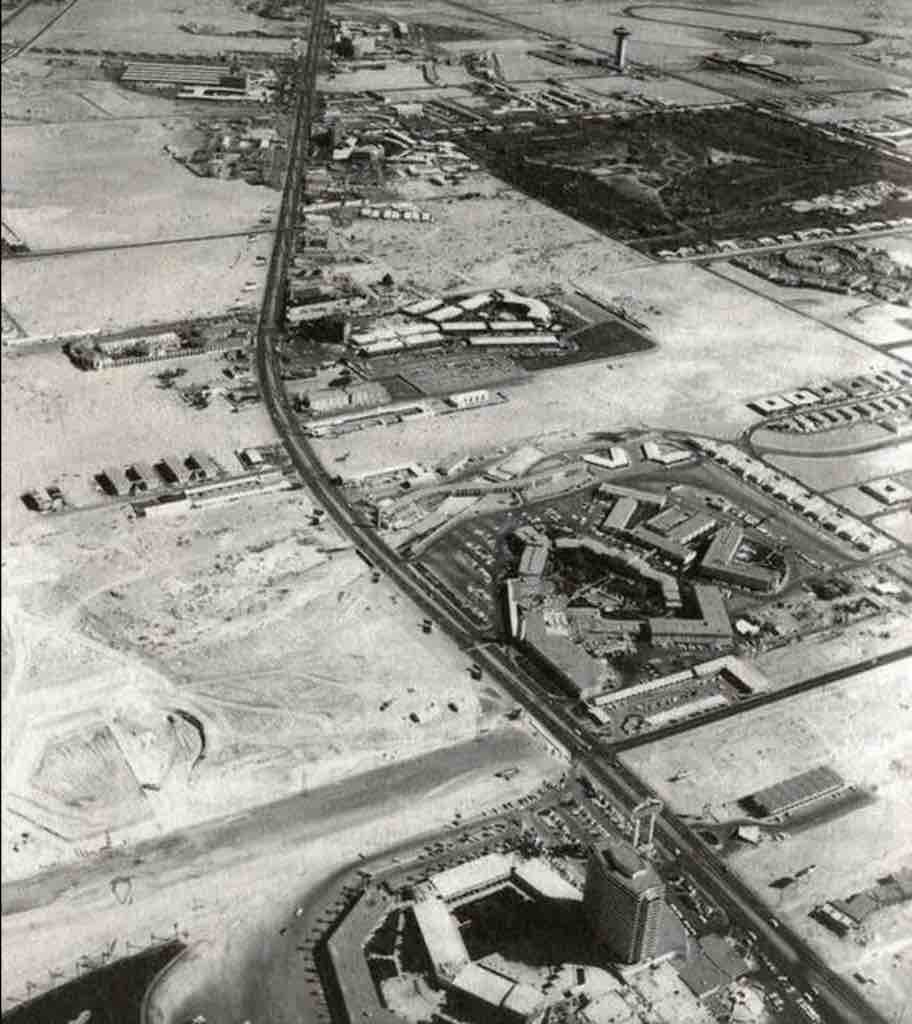 le-strip-de-las-Vagas-annees-1950 image d'archives photo en noir et blanc. le vieux Las vegas - Odyssée Américaine