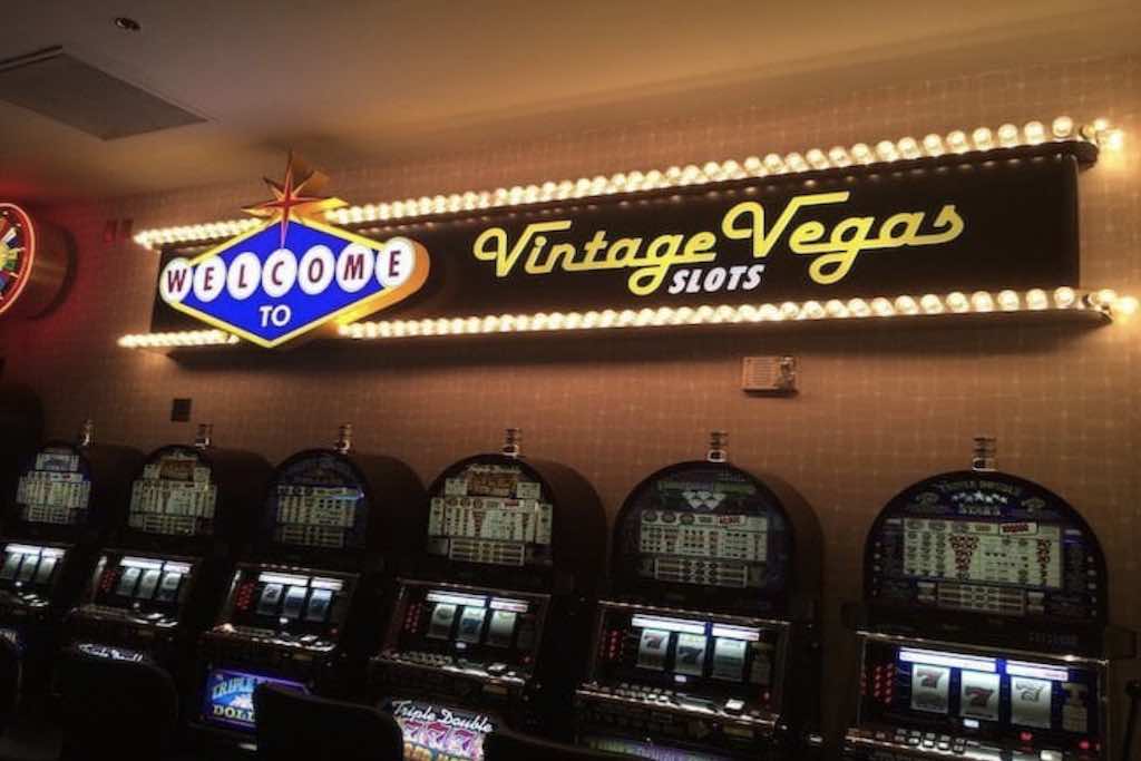 le D Casino a las Vegas photo d'unterieur. machine a sous le vieux Las vegas - Odyssée Américaine