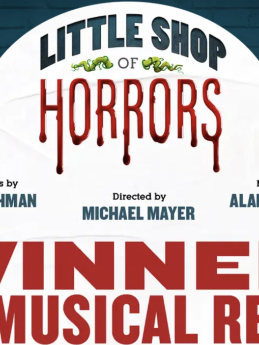 Little Shop of Horrors est une comédie musicale à la fois folle et géniale, mélangeant humour noir, horreur et satire sociale. En résumé, c’est un spectacle qui mêle brillamment le grotesque à l’émotion, tout en offrant une réflexion assez mordante sur les choix moraux. Un vrai régal pour les amateurs de comédies musicales un peu déjantées ! Odyssée Américaine