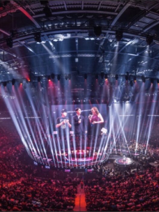 Mandalay bay event center Las Vegas Voir 12 000 fans vibrer ensemble, dans cette salle emblématique située au Mandalay Bay Beach Resort a été pour moi un moment inouï ! Et pas de stress pour les billets, tout se fait en ligne. Optez pour un billet électronique, et c’est parti pour un show sportif aussi intense que captivant. participez à une rencontre sportive a Las Vegas - Odyssée Américaine