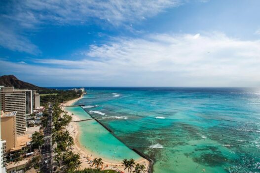 waikiki, la plage mytique de l'archipel d'hawaii, a Oahu a proximité de Honolulu - Odyssée Américaine
