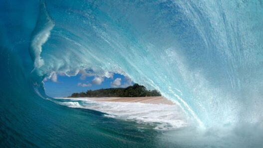 vague sur la côte Nord de Kauai, archipel d'Hawaii