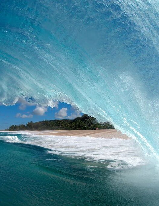 vague sur la côte Nord de Kauai, archipel d'Hawaii
