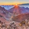 lever de soleil a MAUI au sommet du Haleakala dans le parc national Haleakala, île de maui, hawaii