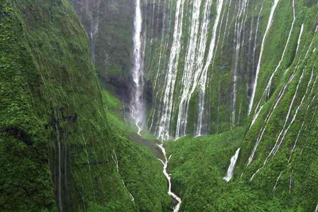 le Mont Wai Aleale et ses chutes d'eaux impressionnante, en plein coeur de l'île de Kauai, Hawaii