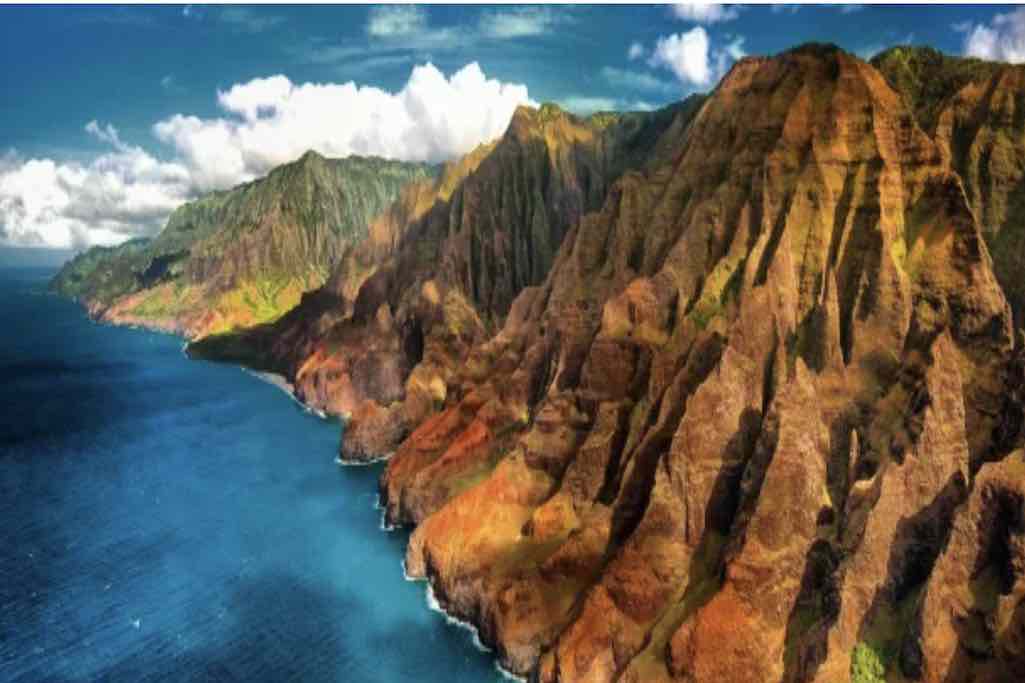 vol en hélicoptère au dessus de l'incroyable côte sauvage de Napali
