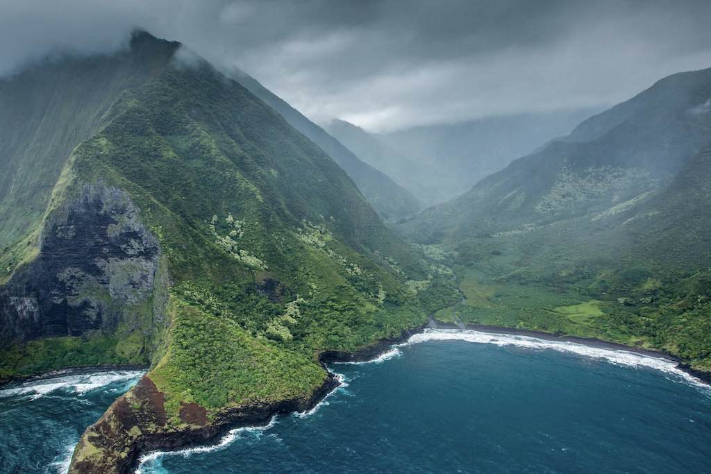 la spectaculaire réserve de Palekunu, sur l'île de Molokai, Hawaii- tour hélicoptère départ Maui - Odyssée Américaine
