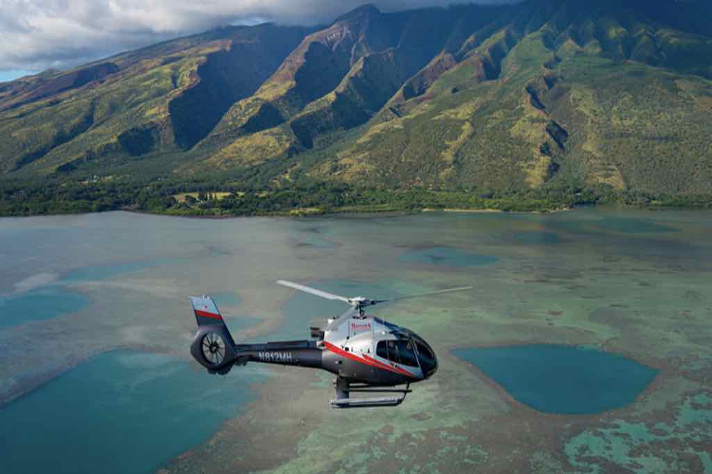Vol au dessus de la baie et le canal de Pailolo, à Maui, Hawaii - Odyssée Américaine