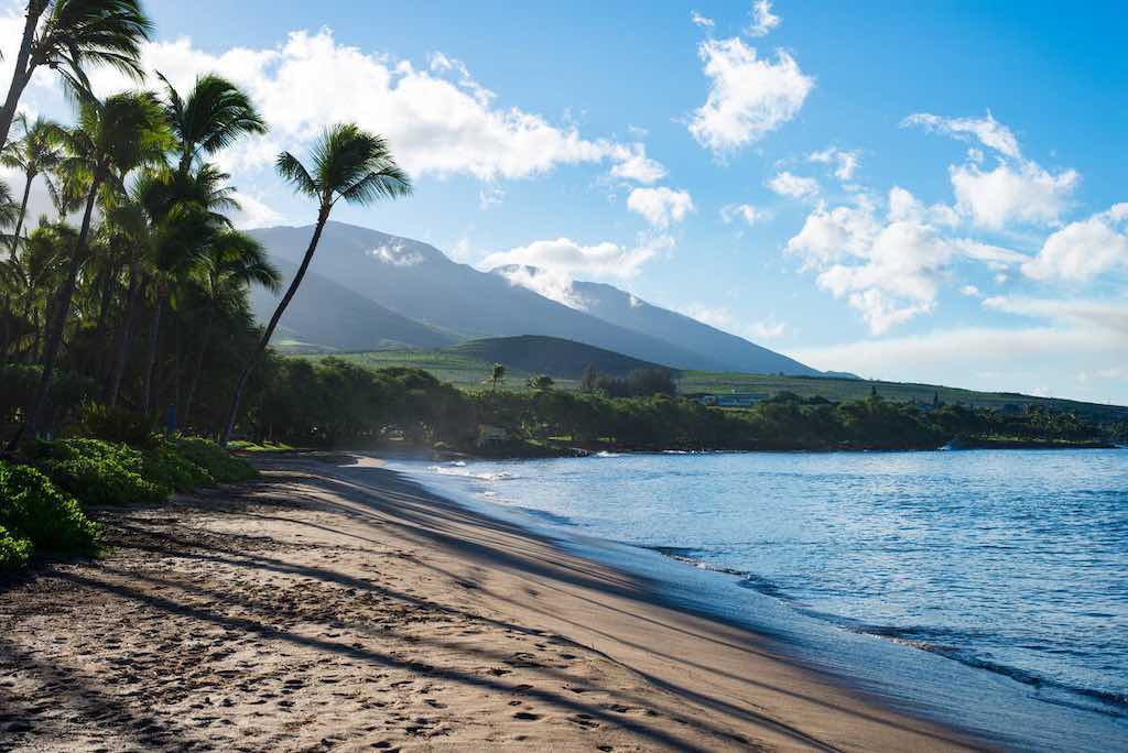 une des plages de sables fins a proximité du village de Lahaina, Hawaii