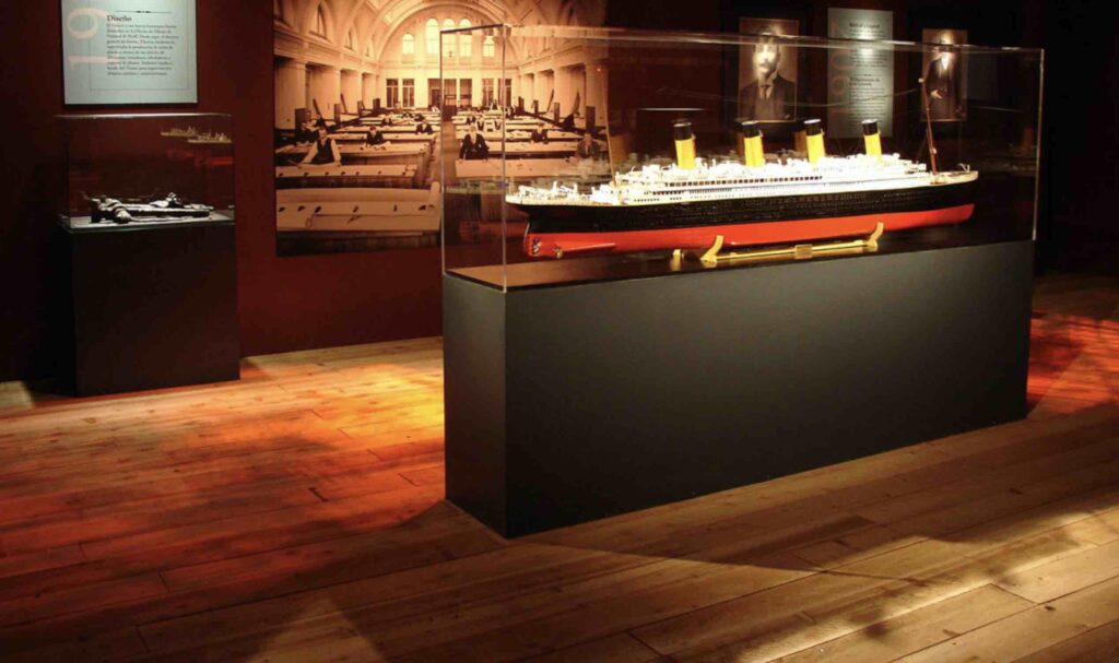 Titanic-exposition-bateau-dans-le-hall du luxor